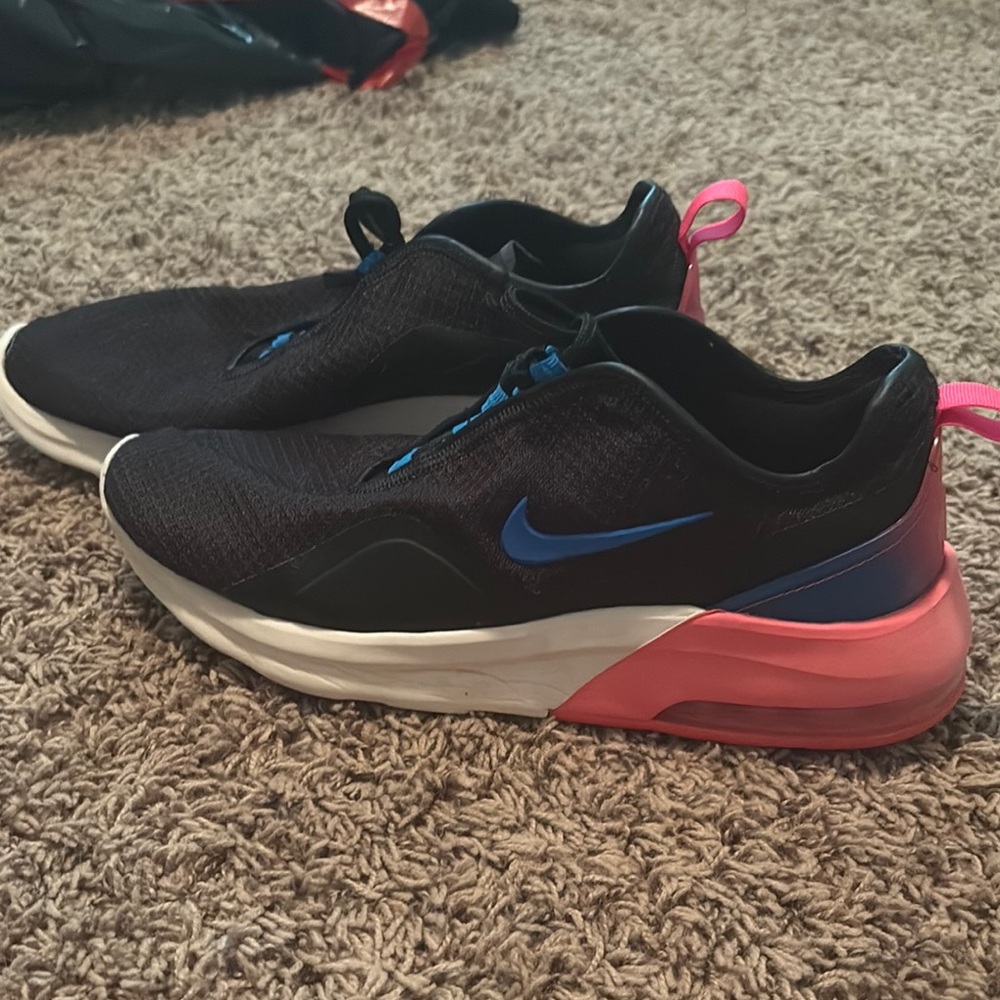 Nike Black and Pink Sneakers with Gradient Sole